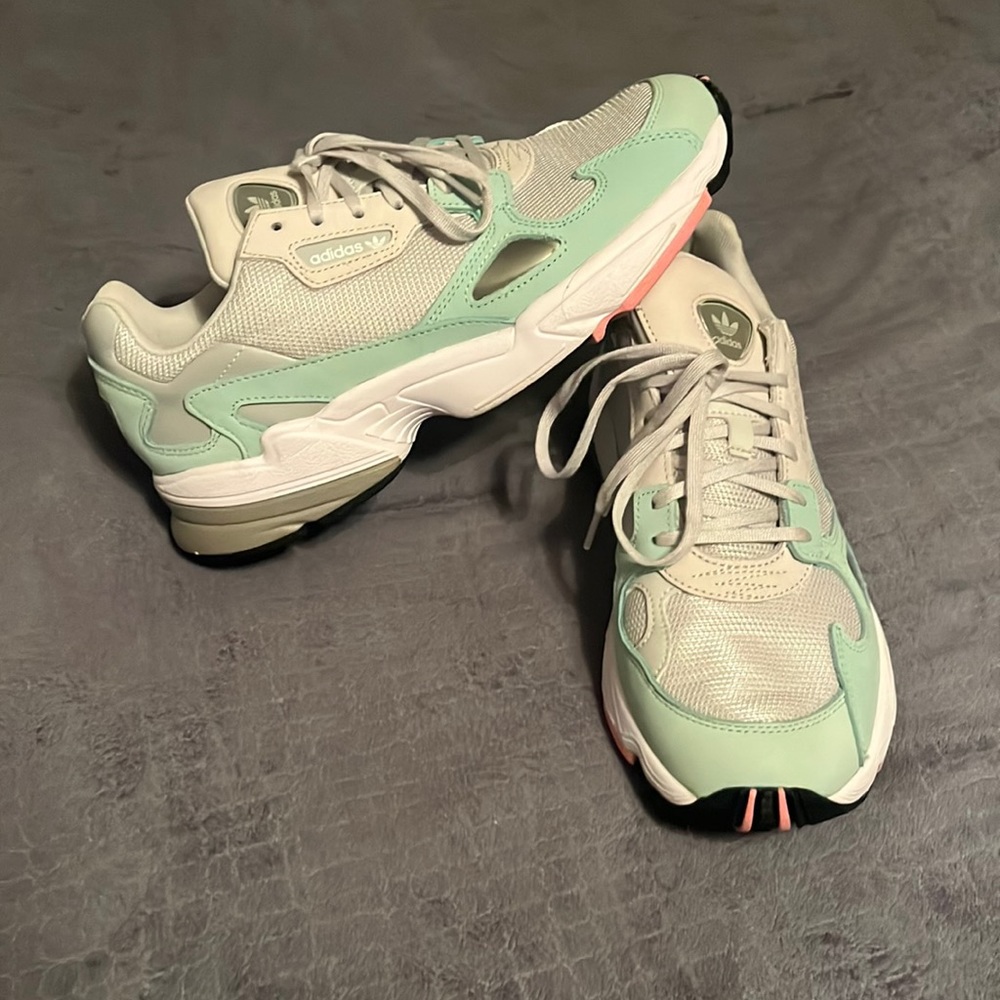 Adidas torsion sneakers